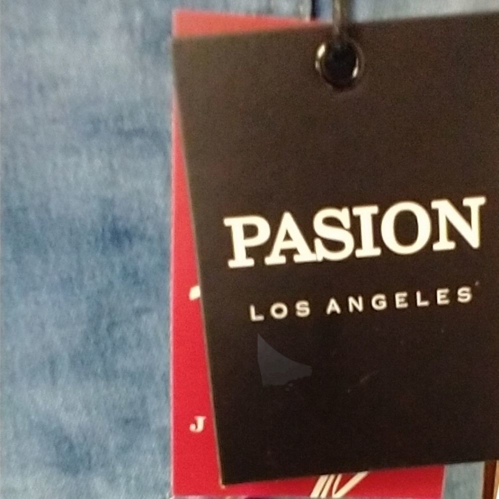 Pasion Plus Size Distressed Stretchy Denim Shorts. - Picture 7 of 14